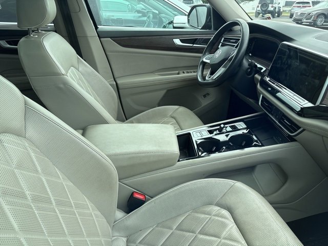 Used 2024 Volkswagen Atlas SEL Premium R-Line image 7