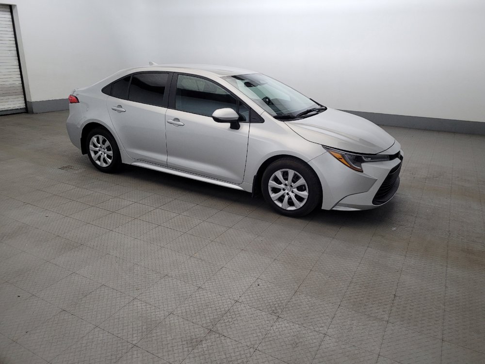 Used 2025 Toyota Corolla LE FWD image 11