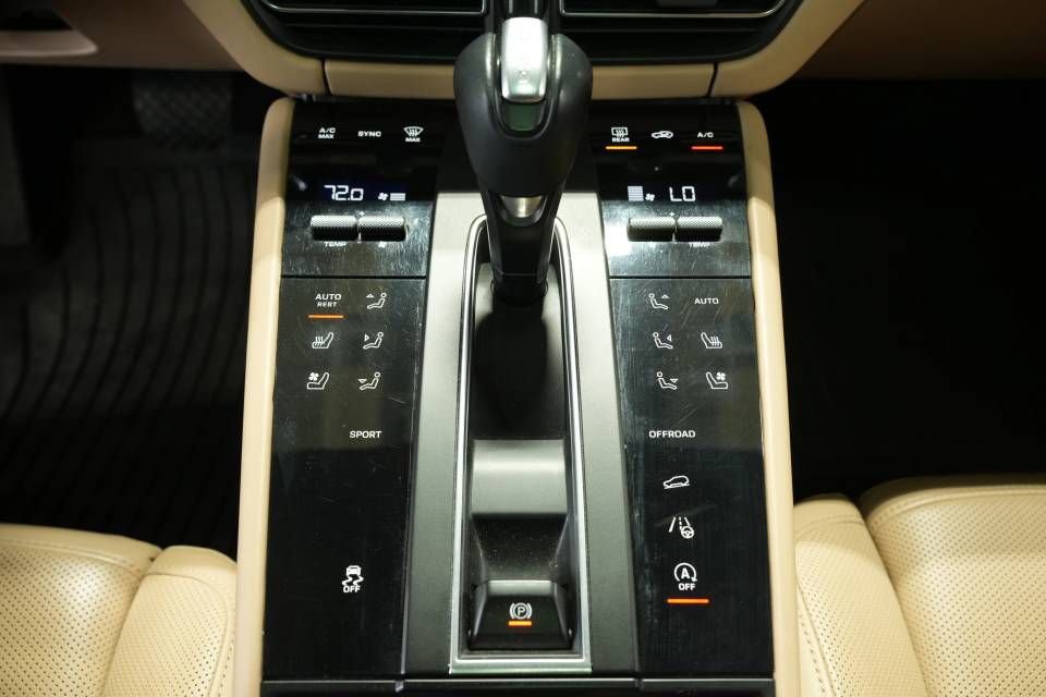 Certified 2022 Porsche Macan image 23
