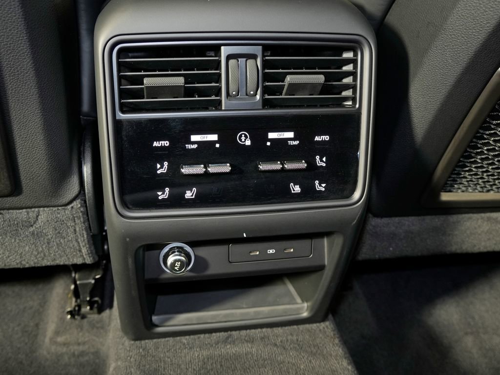 Certified 2024 Porsche Cayenne AWD/4WD image 39