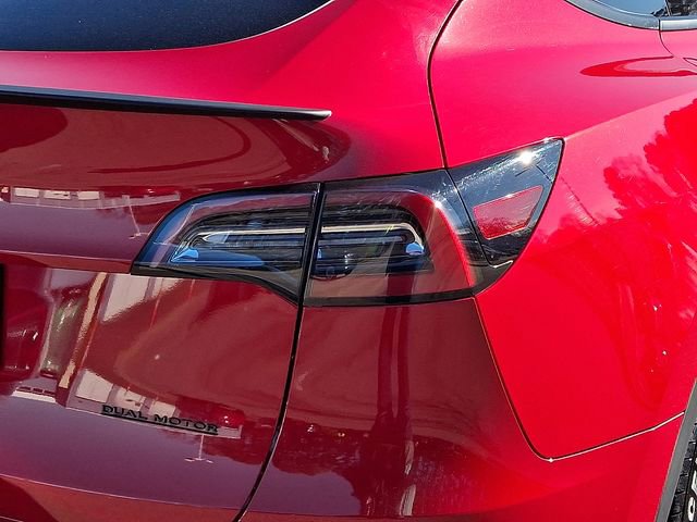 Used 2022 Tesla Model Y Long Range image 12