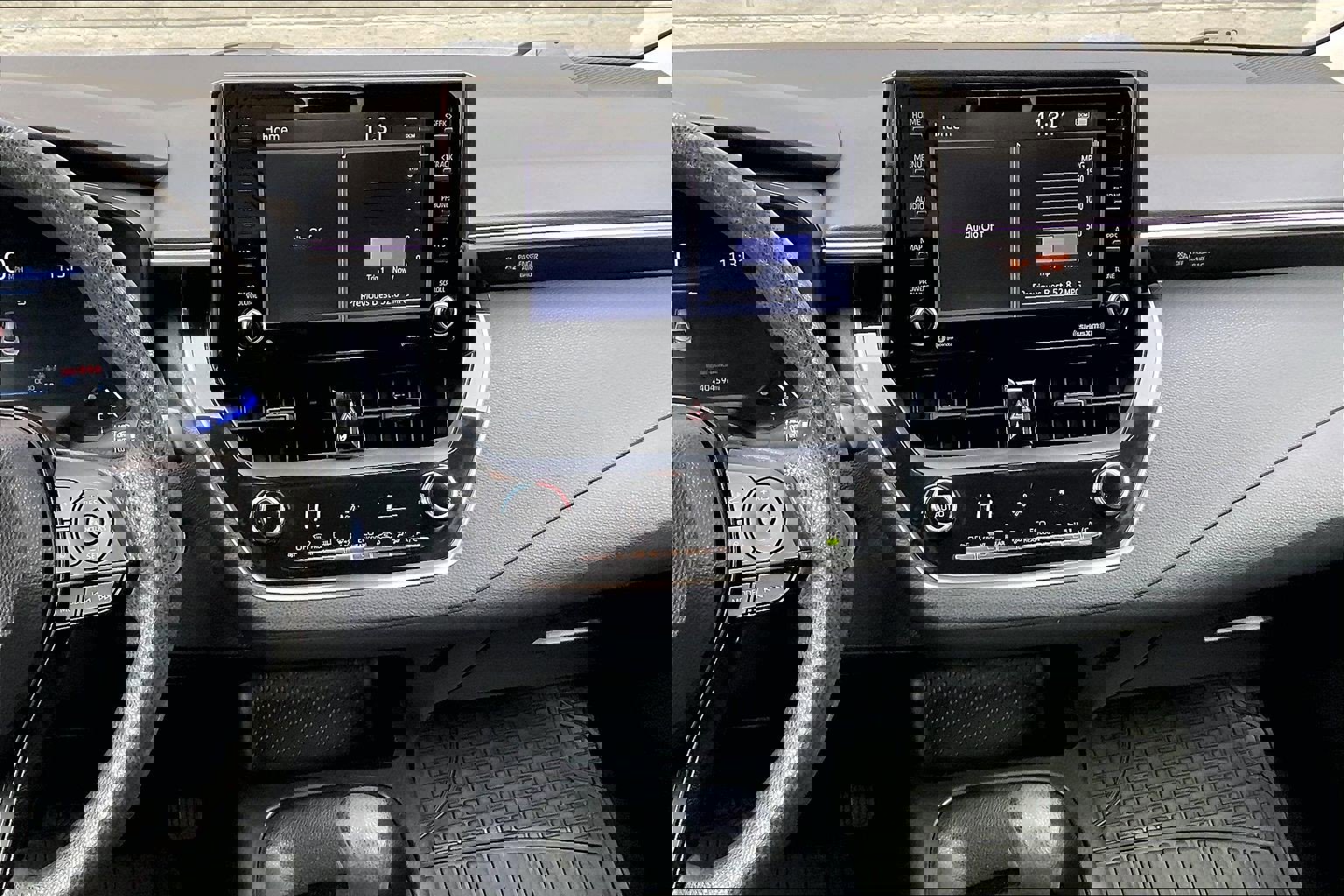 Used 2022 Toyota Corolla LE image 5