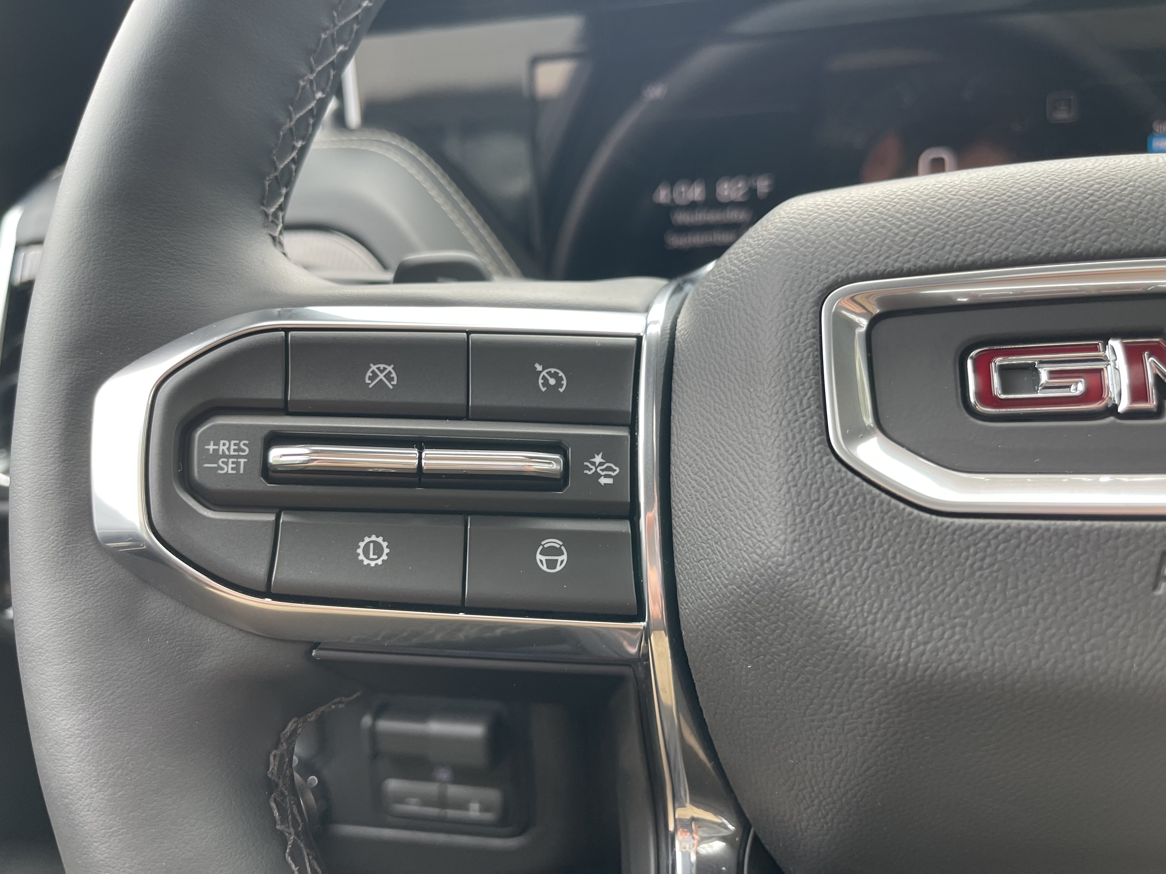 Used 2026 GMC Yukon Elevation w/ Elevation Premium Package AWD/4WD image 17