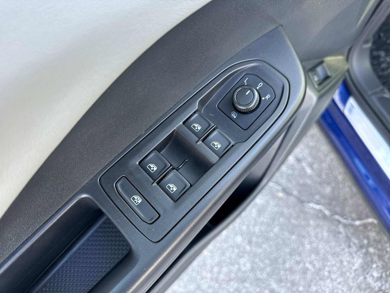 Certified 2023 Volkswagen Taos SE image 12