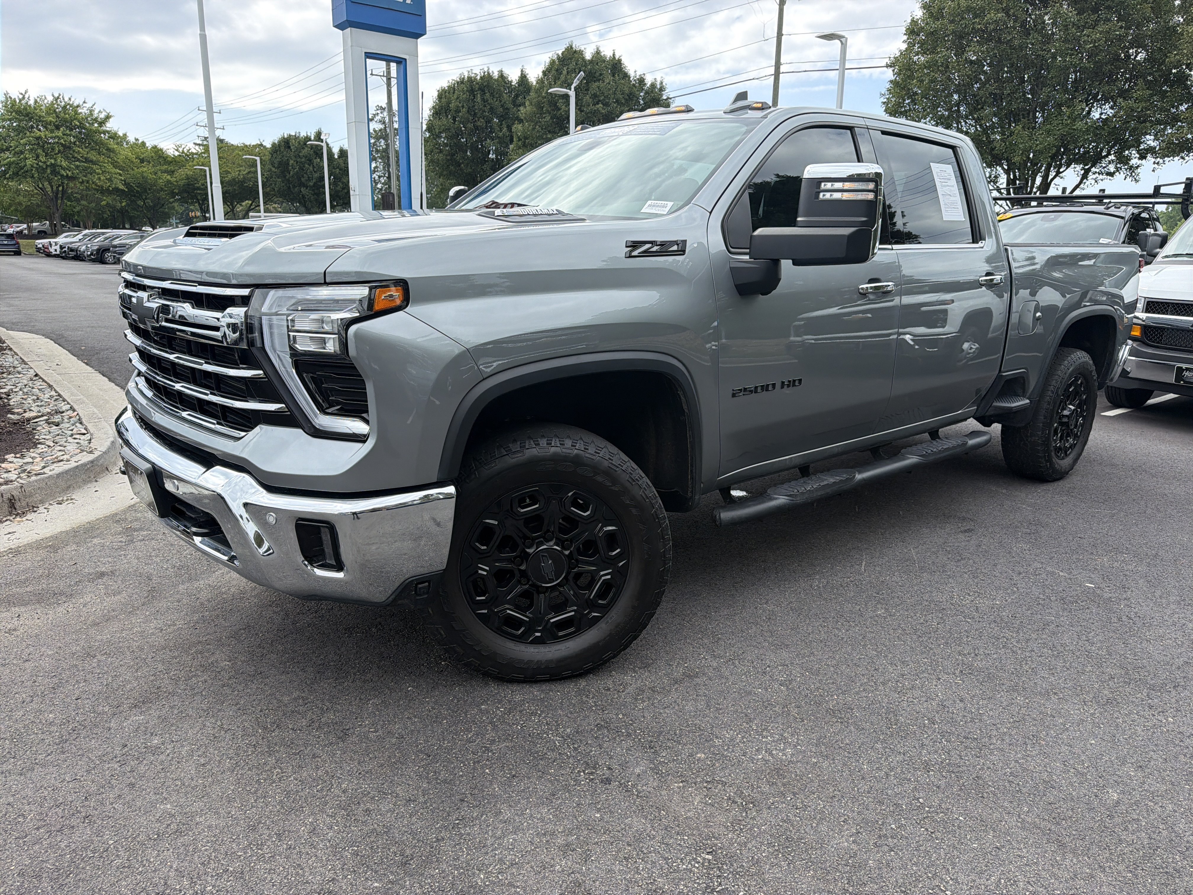 Used 2024 Chevrolet Silverado 2500 LTZ w/ LTZ Convenience Package AWD/4WD image 5