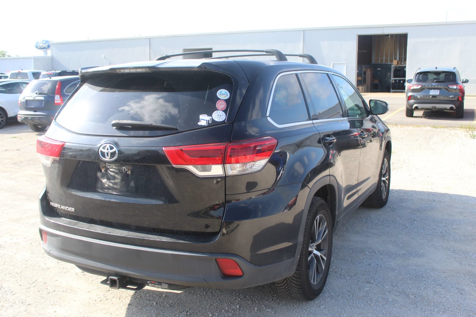 Used 2017 Toyota Highlander LE w/ Carpet Mat Package FWD image 6