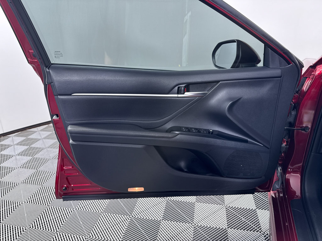 Used 2018 Toyota Camry XSE FWD image 23