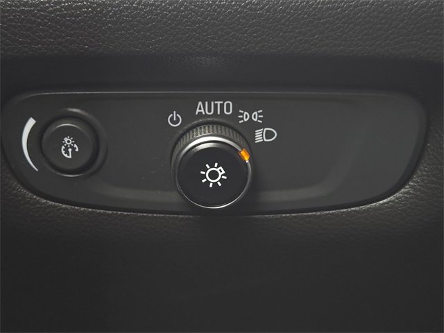 Used 2022 Chevrolet Traverse RS image 27