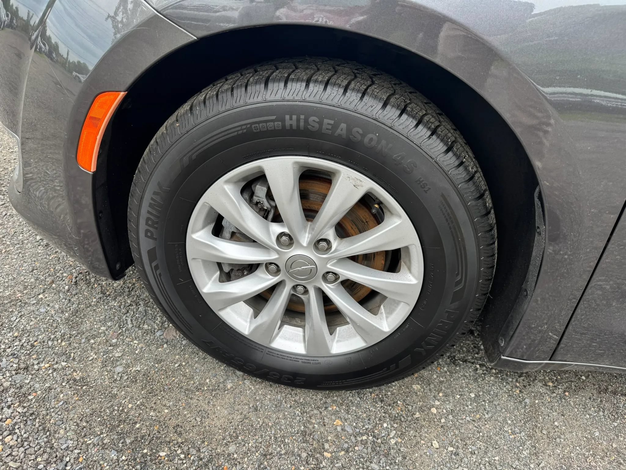 Used 2017 Chrysler Pacifica Touring-L FWD image 9