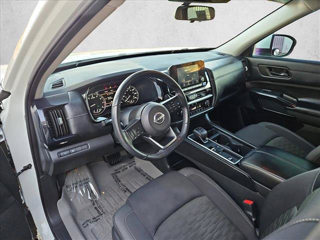 Used 2024 Nissan Pathfinder SV w/ Black Appearance Package FWD image 10