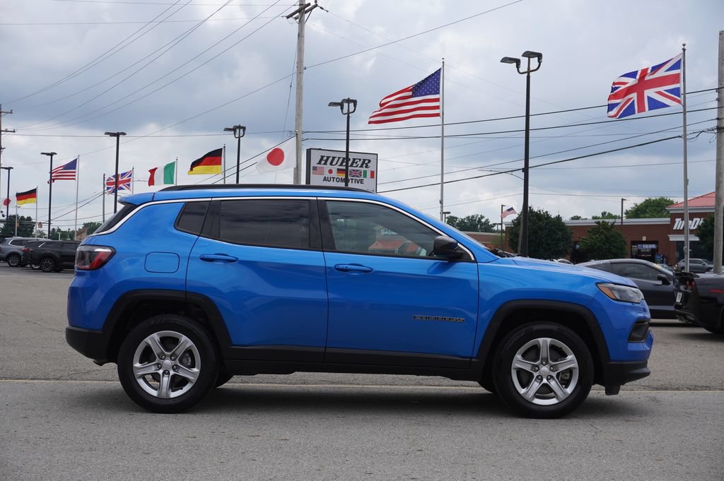 Used 2024 Jeep Compass Latitude AWD/4WD image 8