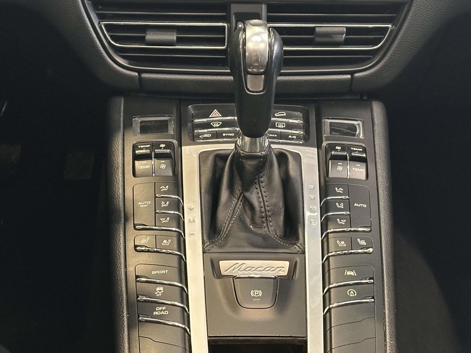 Used 2020 Porsche Macan image 20