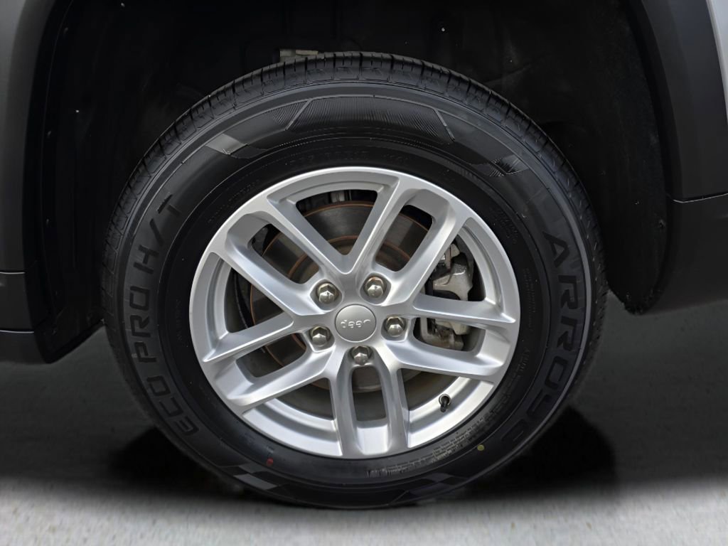 Used 2023 Jeep Grand Cherokee L Laredo image 11