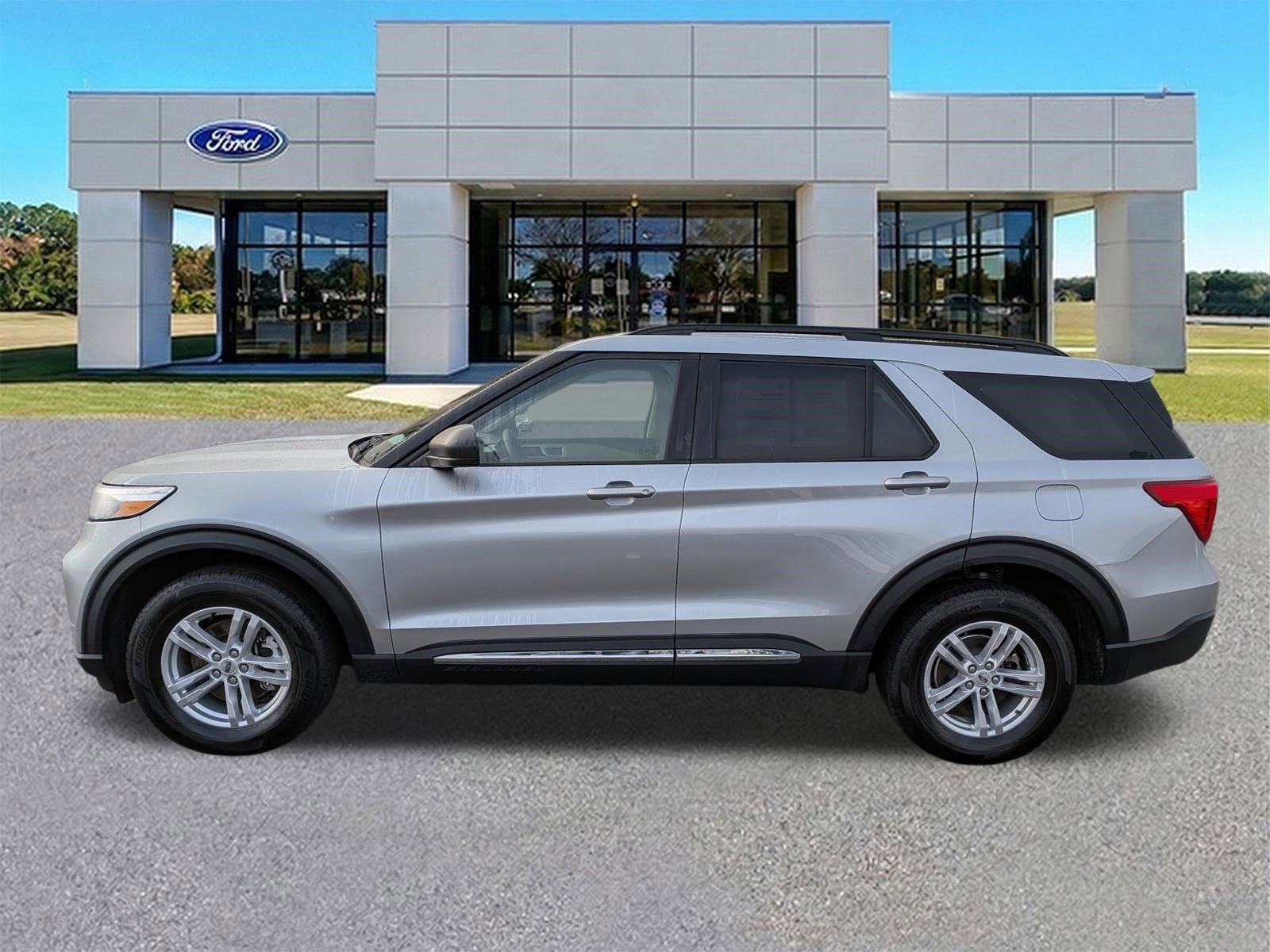 Certified 2023 Ford Explorer XLT w/ Equipment Group 202A image 7