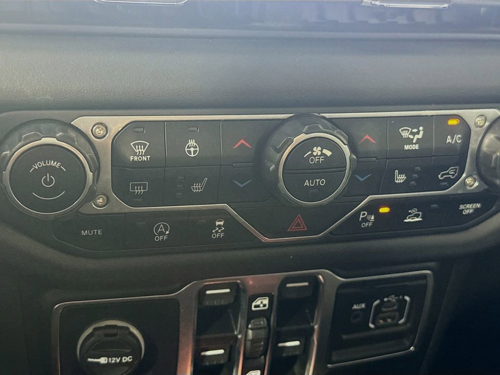 Used 2024 Jeep Gladiator Mojave w/ Technology Group AWD/4WD image 19
