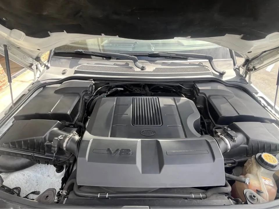 Used 2013 Land Rover Range Rover Sport HSE image 15