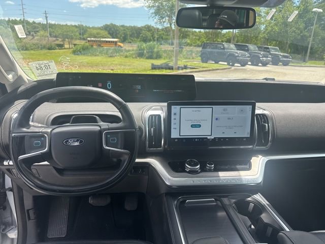 Used 2025 Ford Expedition Platinum AWD/4WD image 12