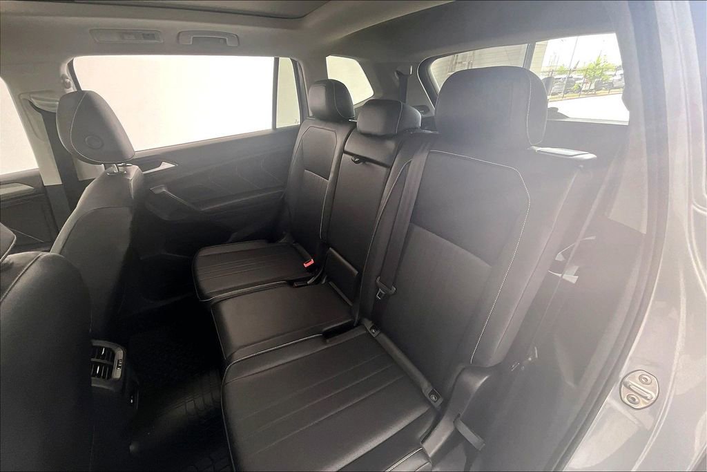 Used 2022 Volkswagen Tiguan SE image 32