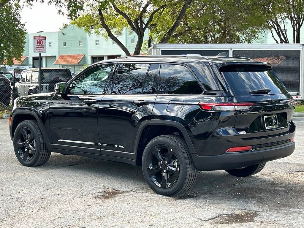 New 2024 Jeep Grand Cherokee Altitude RWD image 6