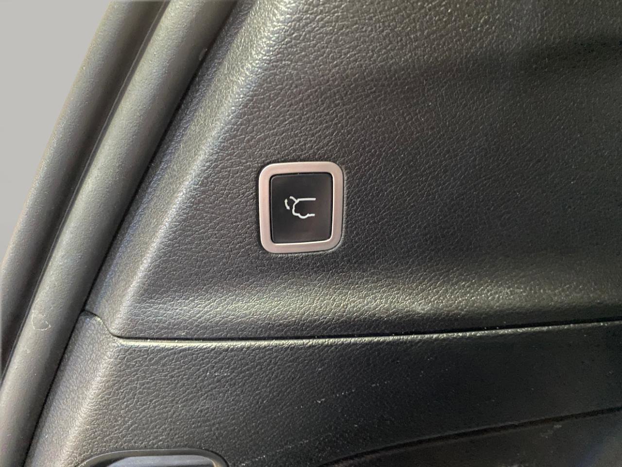 Used 2018 Chrysler Pacifica Touring-L w/ Premium Audio Group FWD image 21