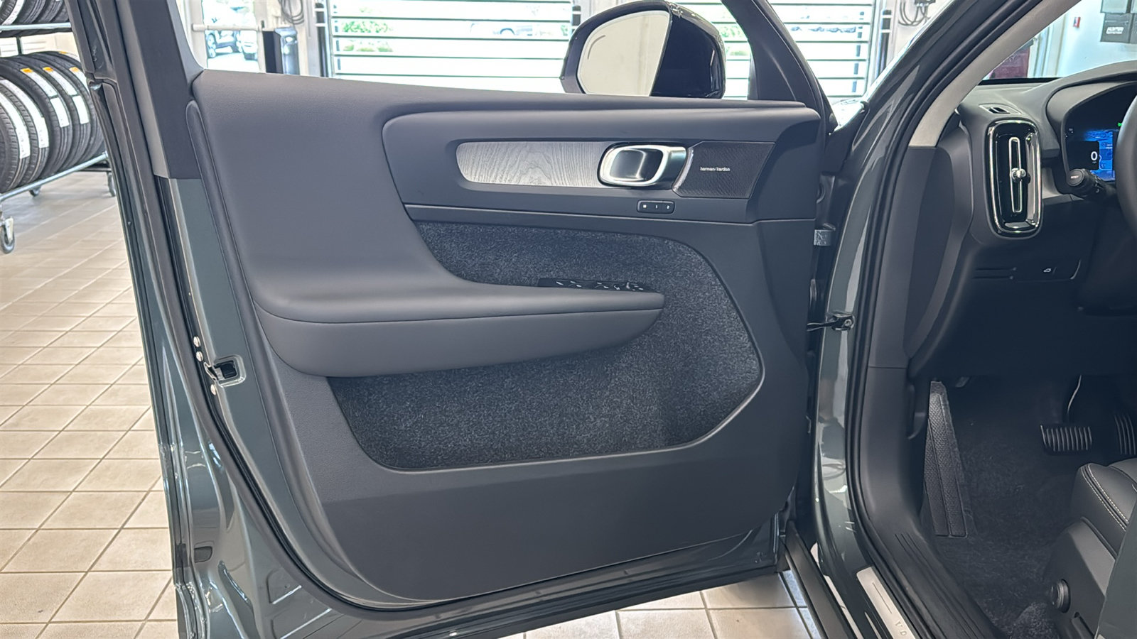 New 2026 Volvo XC40 B5 Ultra w/ Climate Package AWD/4WD image 21