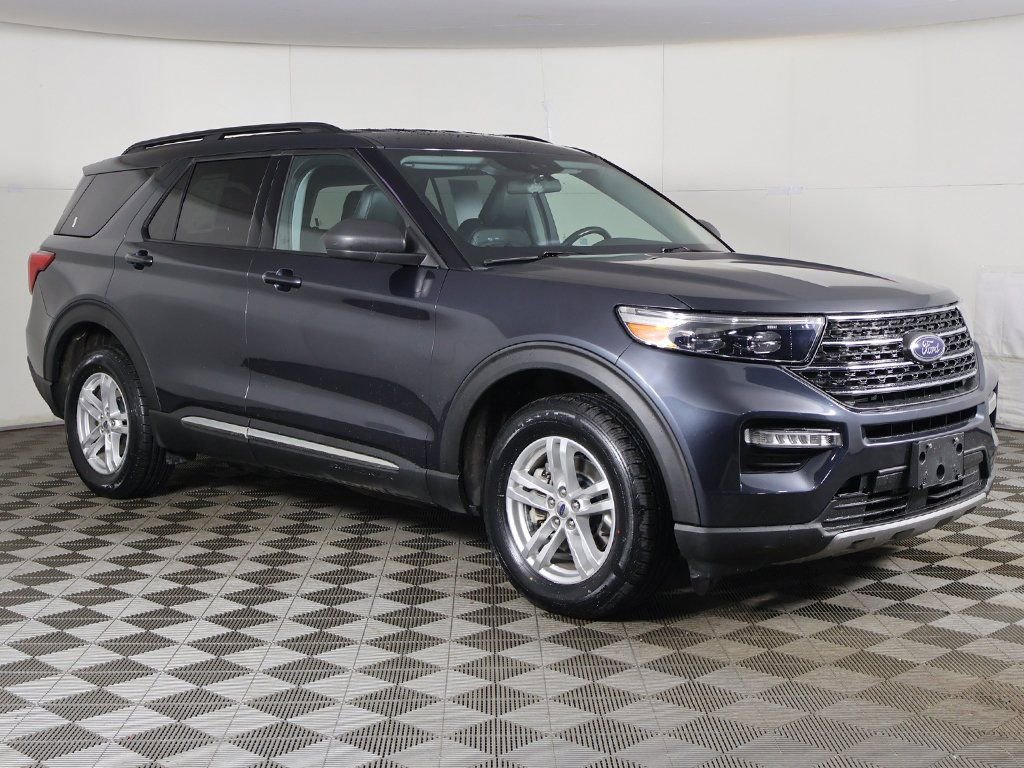 Used 2022 Ford Explorer XLT w/ Equipment Group 202A AWD/4WD image 2