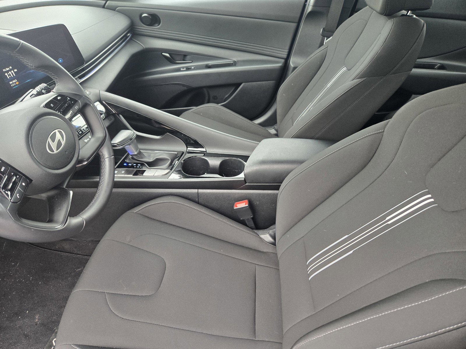 Used 2025 Hyundai Elantra SEL w/ Cargo Package image 14