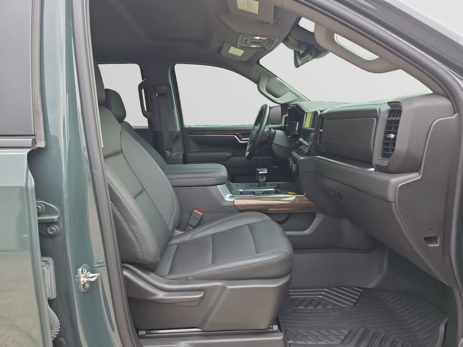 Used 2026 Chevrolet Silverado 1500 LT Trail Boss w/ LT Trail Boss Premium Package AWD/4WD image 15