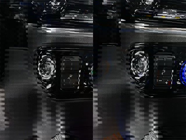 New 2025 GMC Sierra 1500 Elevation image 17