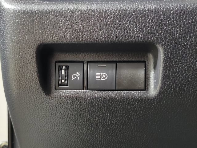 Used 2021 Toyota RAV4 LE AWD/4WD image 23