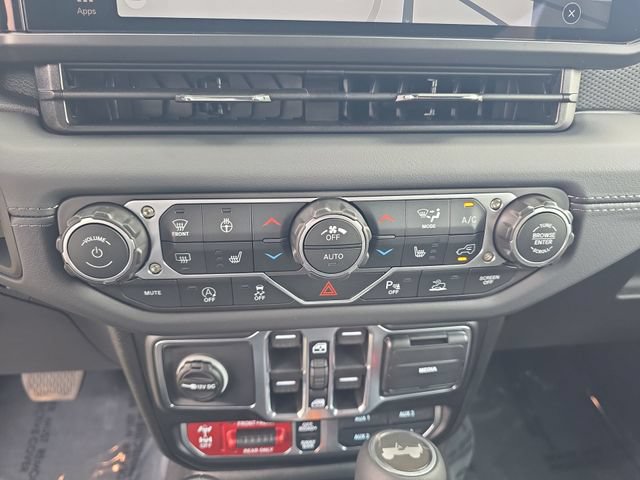 Used 2026 Jeep Wrangler Unlimited Rubicon AWD/4WD image 24