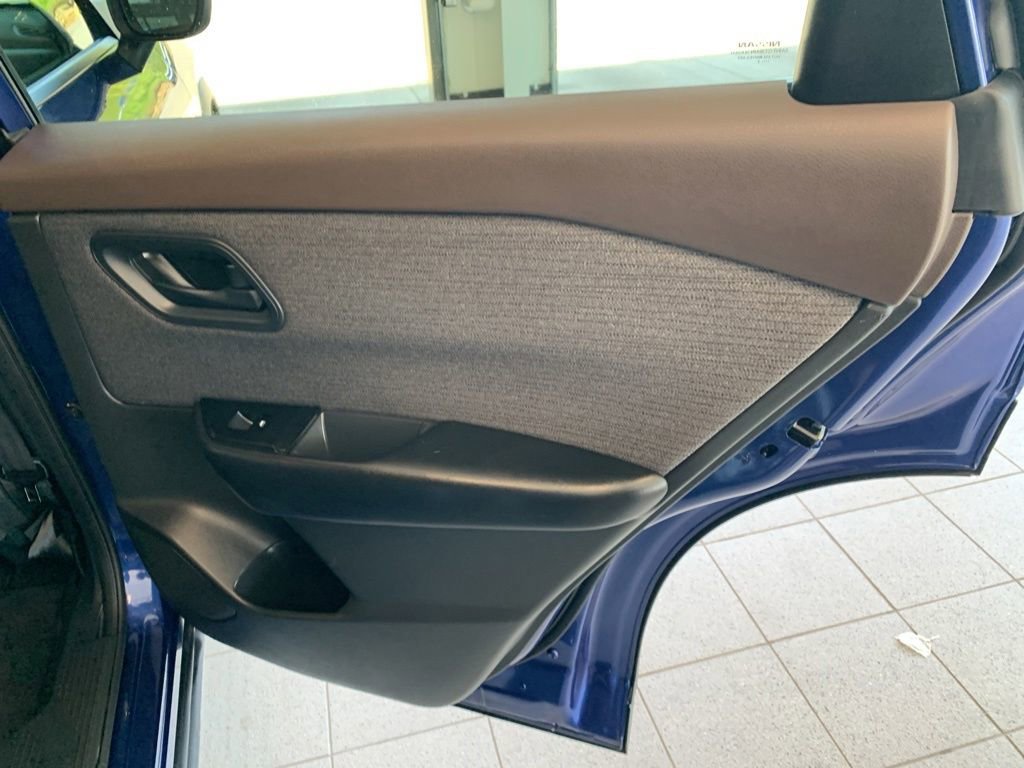 Used 2023 Nissan Rogue S AWD/4WD image 17
