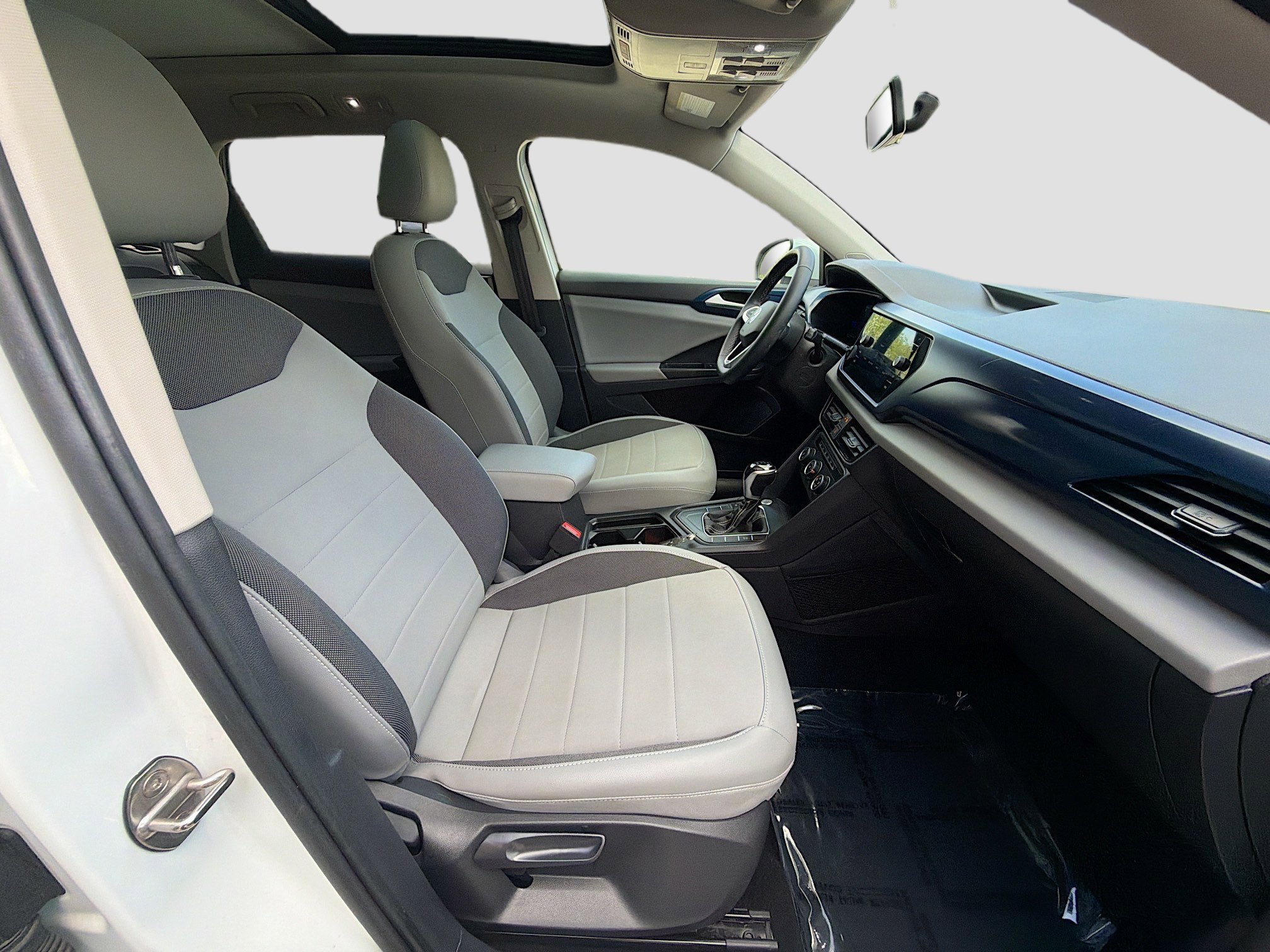 Used 2022 Volkswagen Taos SE w/ Panoramic Sunroof Package FWD image 30