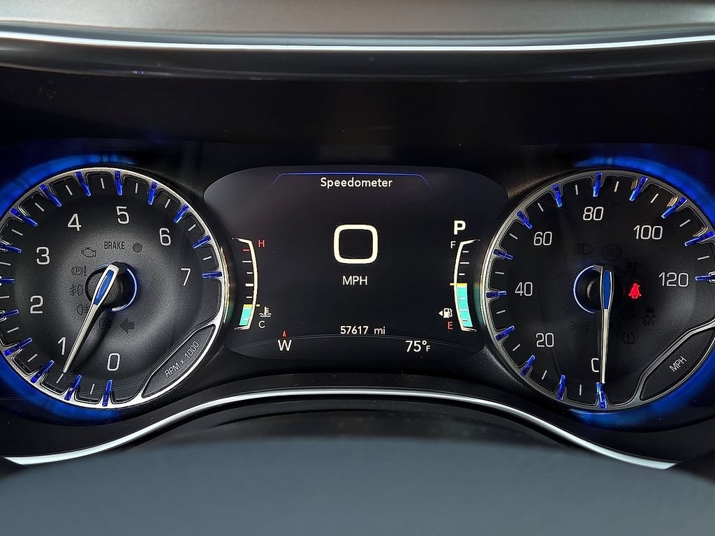 Used 2019 Chrysler Pacifica Touring-L Plus w/ Advanced Safetytec Group FWD image 18