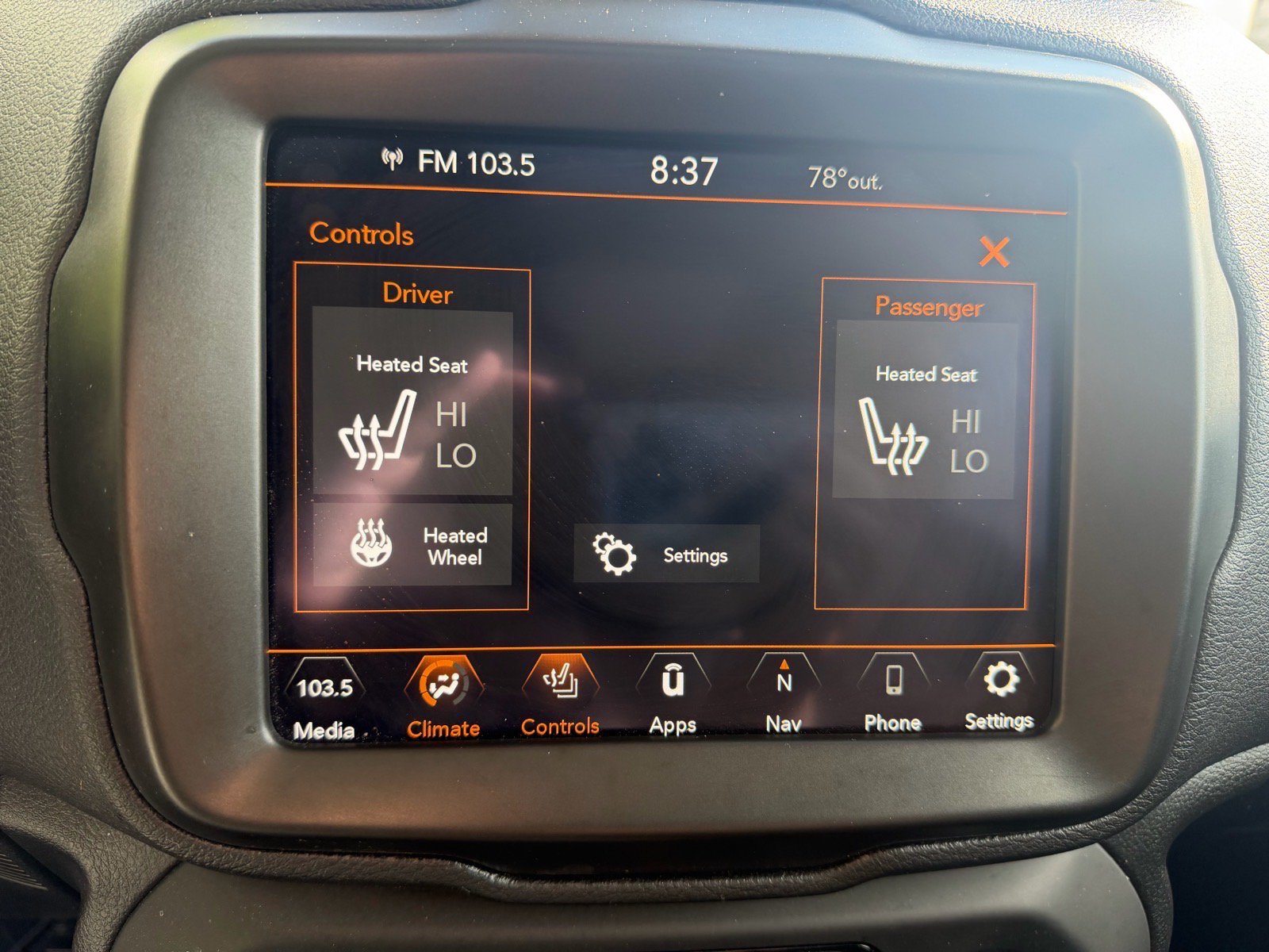 Used 2023 Jeep Renegade Latitude w/ Sun/Sound Group AWD/4WD image 40