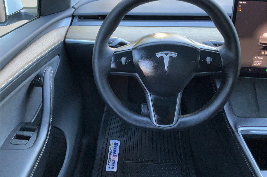 Used 2024 Tesla Model Y 2WD image 13