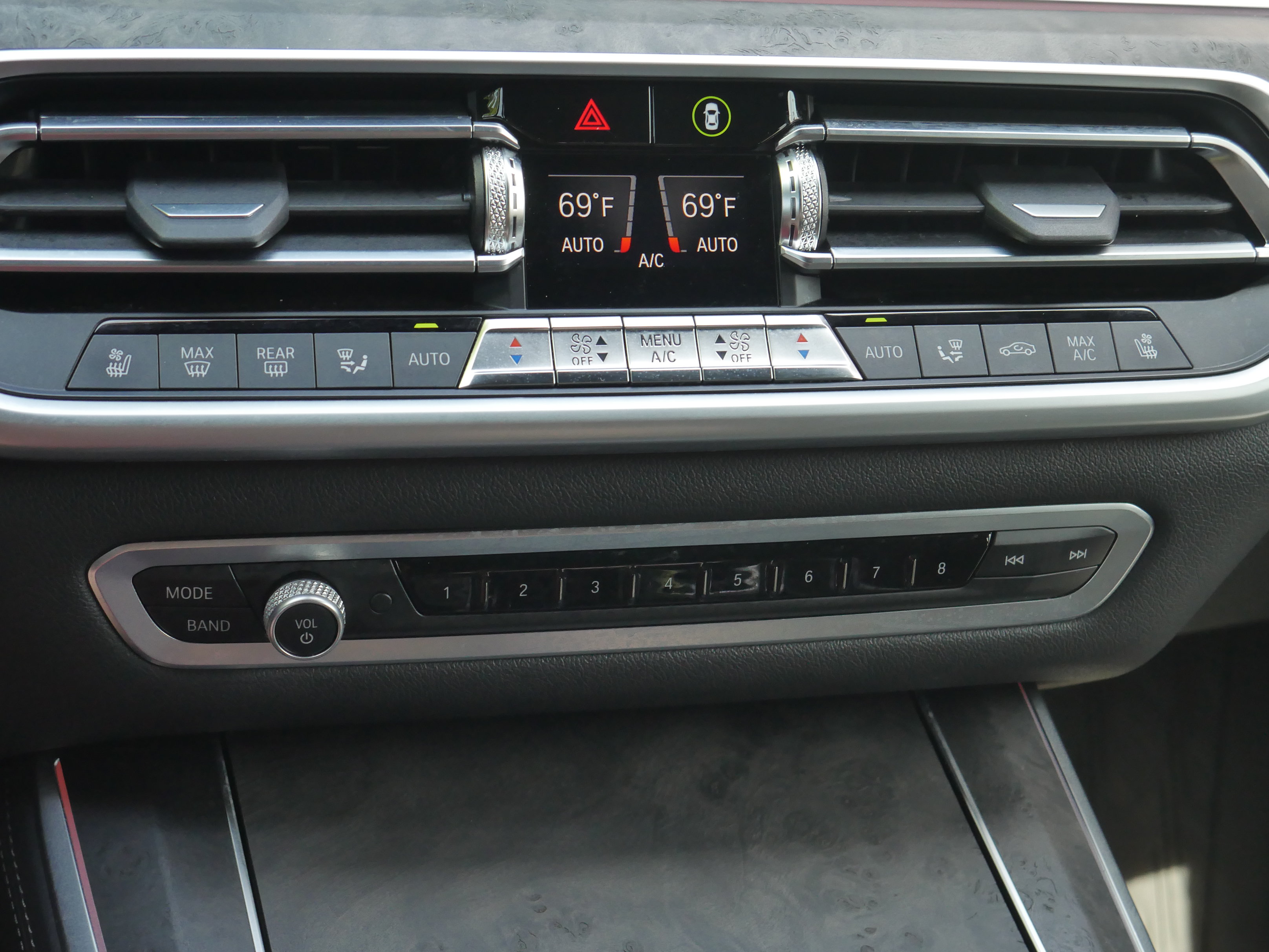 Used 2022 BMW X5 xDrive40i w/ M Sport Package AWD/4WD image 14