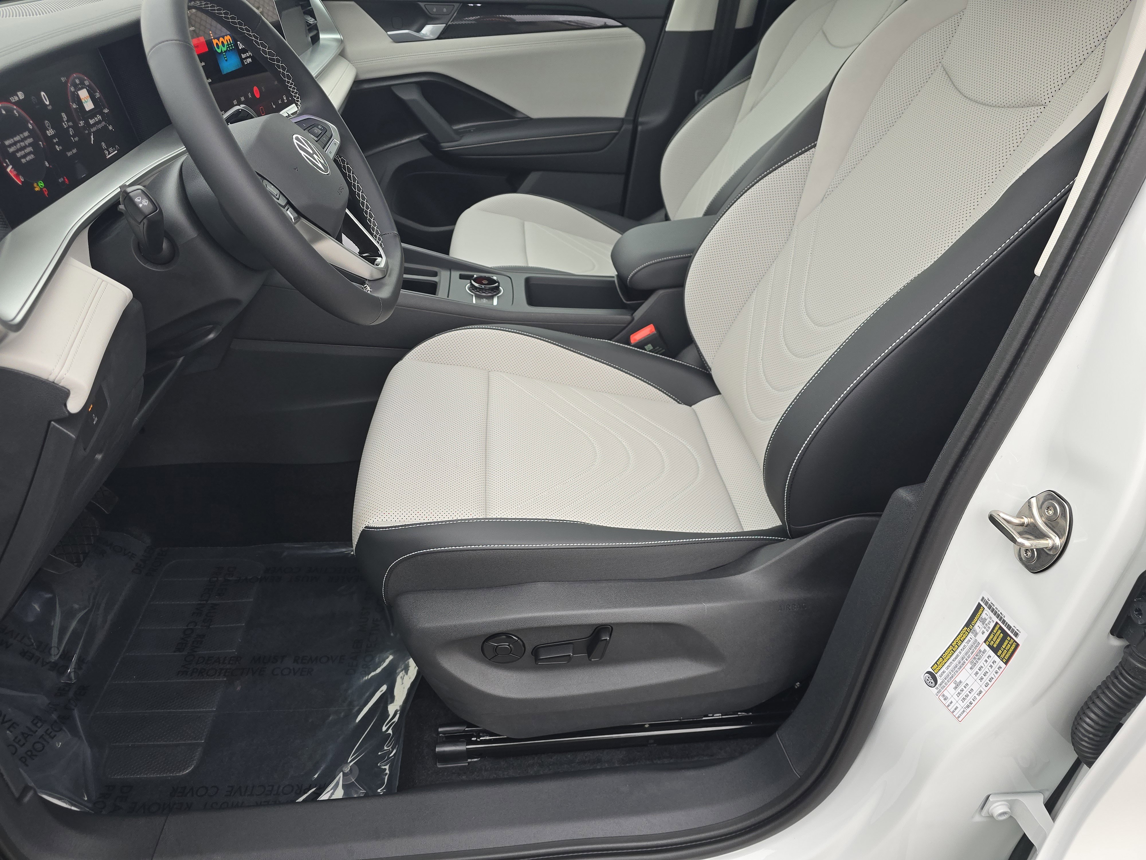 New 2025 Volkswagen Tiguan SE image 18