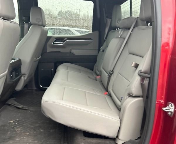 Used 2025 Chevrolet Silverado 1500 LT Trail Boss w/ Convenience Package II image 4