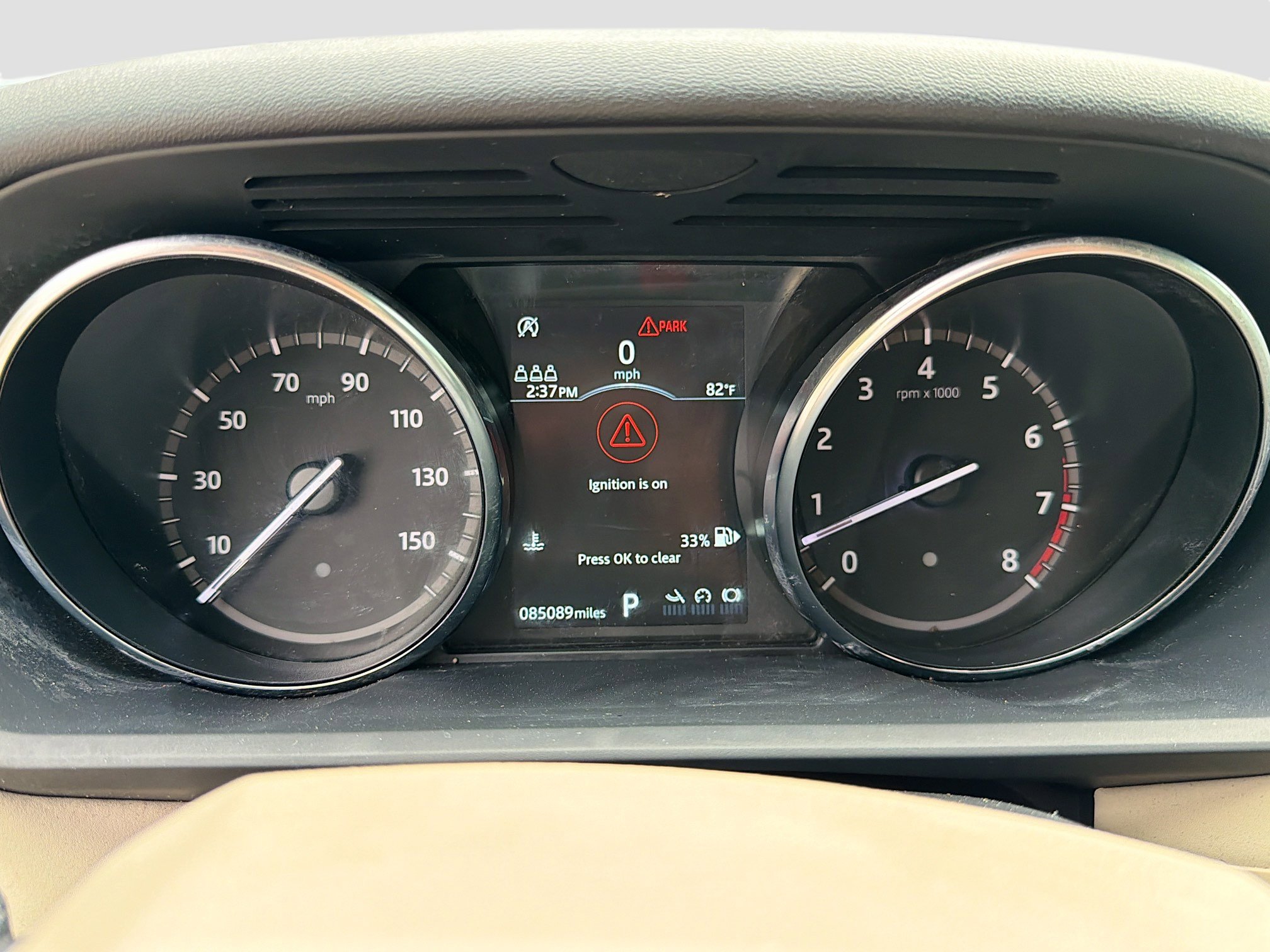 Used 2019 Land Rover Discovery SE image 38