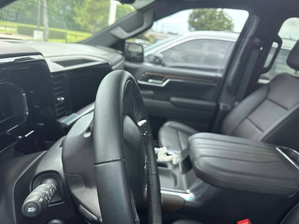 Used 2025 Chevrolet Silverado 1500 High Country w/ High Country Premium Package AWD/4WD image 22