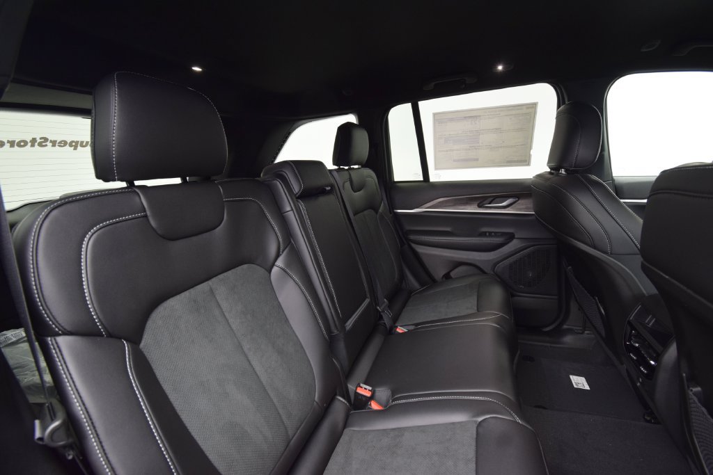 New 2026 Jeep Grand Cherokee Altitude AWD/4WD image 18