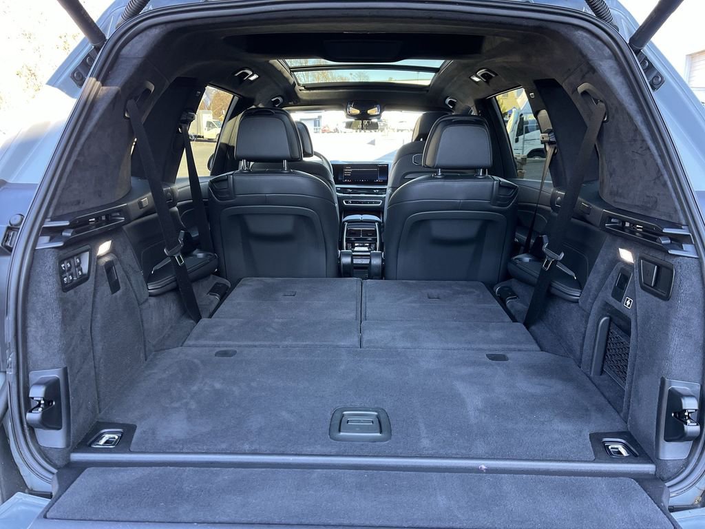 Certified 2024 BMW X7 xDrive40i w/ M Sport Package image 25