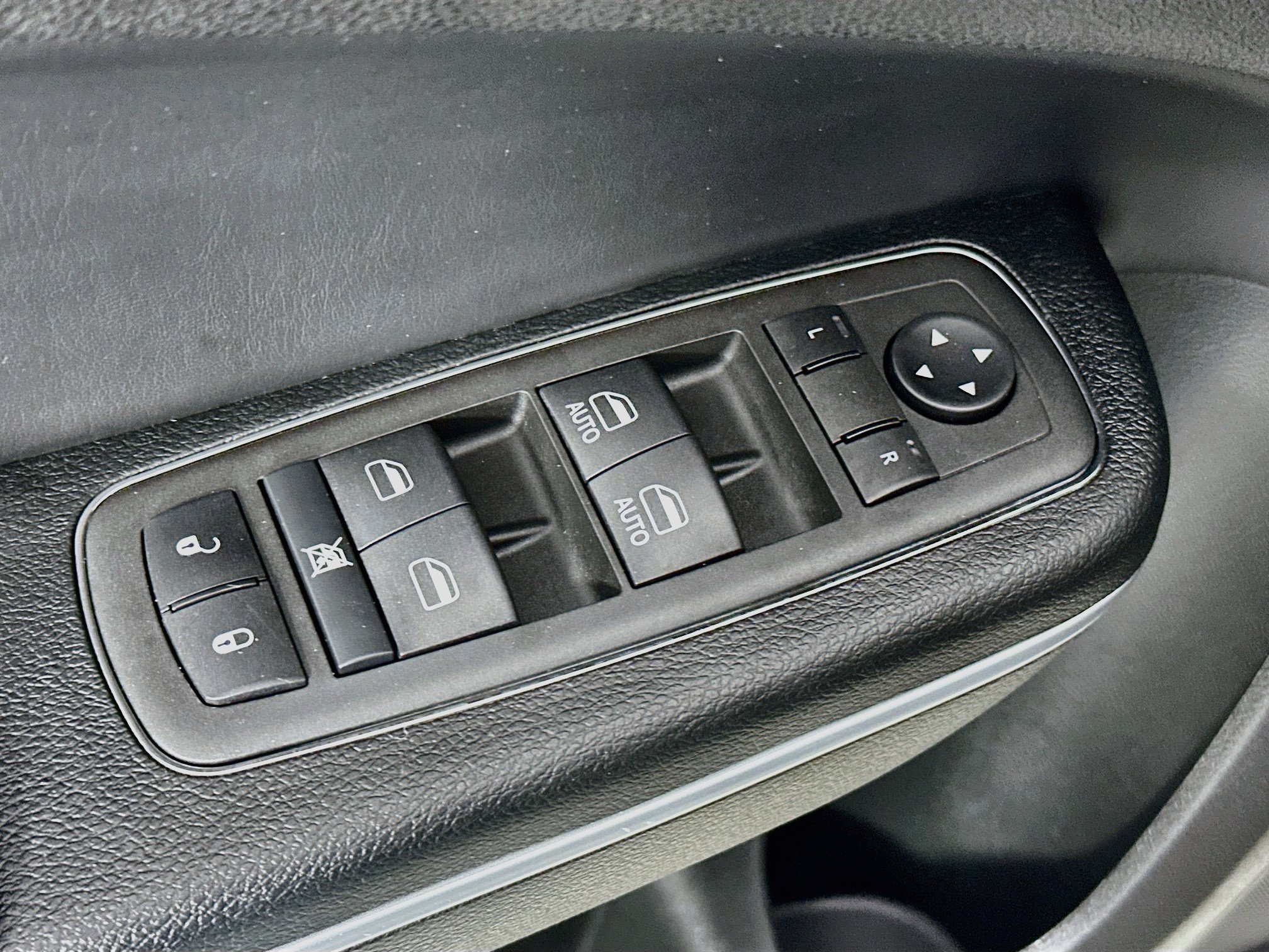 Used 2022 Chrysler 300 S RWD image 18
