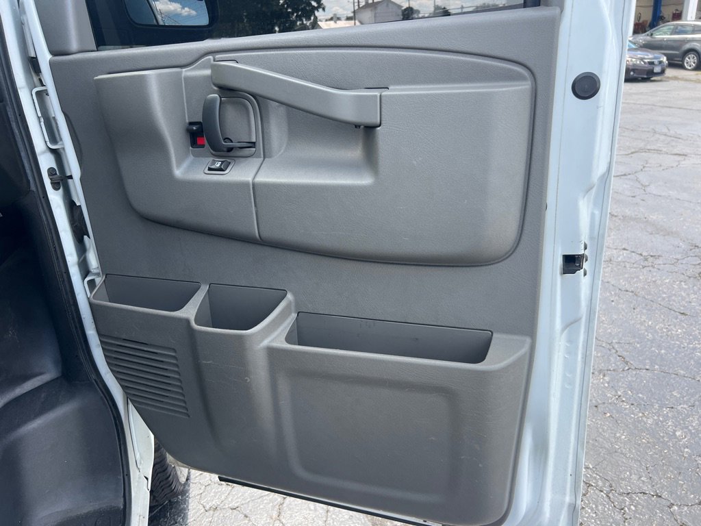 Used 2018 Chevrolet Express 3500 w/ Driver Convenience Package image 13