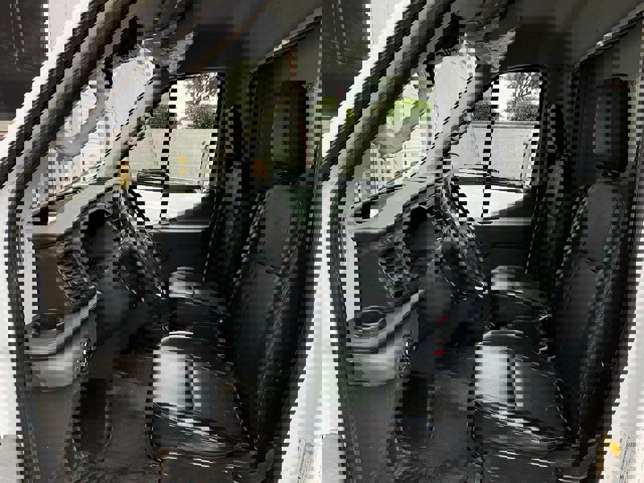 Used 2022 Ford Transit 350 DRW image 9