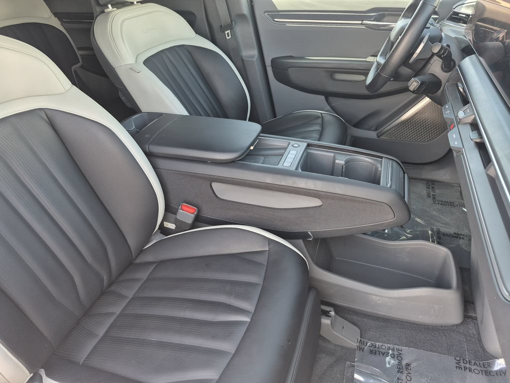 Certified 2024 Kia EV9 GT-Line AWD/4WD image 16