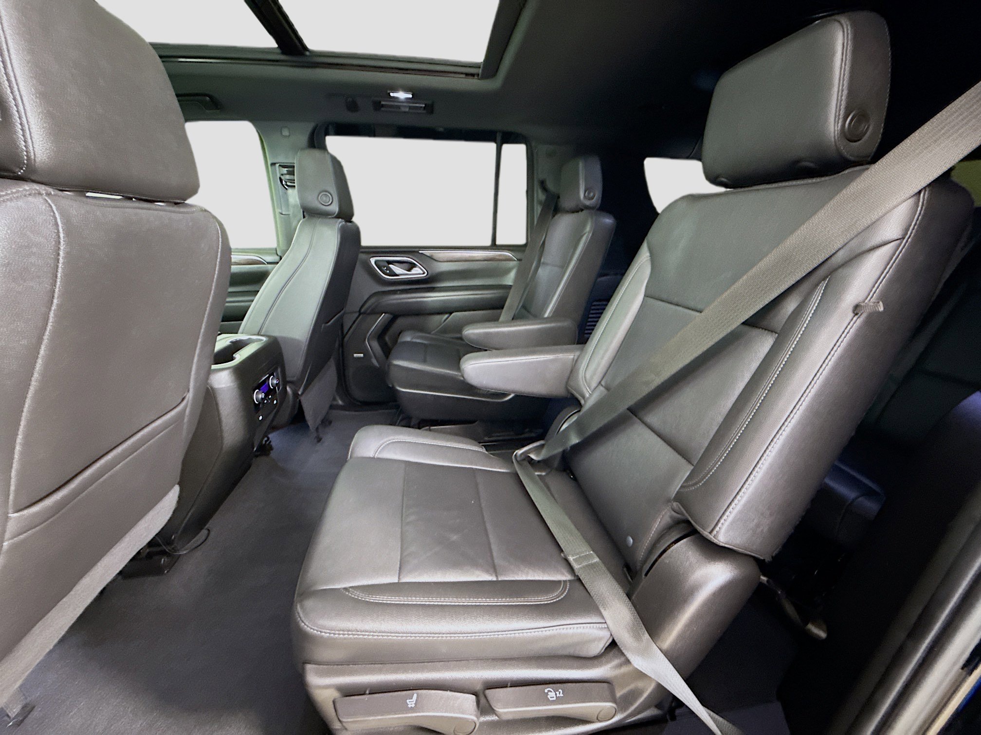 Used 2022 Chevrolet Suburban LT image 26