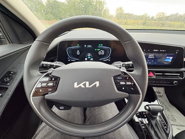 Certified 2025 Kia Niro EX Touring FWD image 13