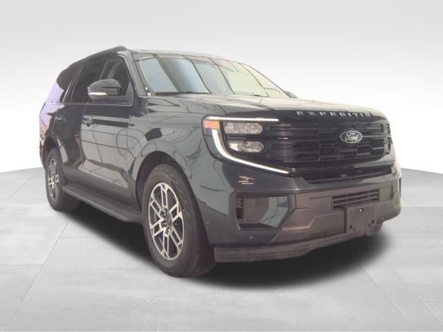Used 2025 Ford Expedition Active AWD/4WD image 4